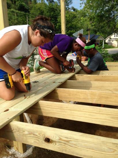 1011524_601346683220490_2035134485_n